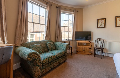 Newport Hotel | Hewitt's Restaurant & Rooms