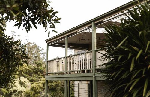 Warburton House | Hey Little Joe - Cosy Retreat with Mountain Views