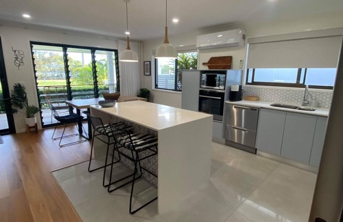 Golden Beach House | Hey's Landing Golden Beach