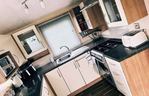 Heysham Cabin | Heysham Lakeside Lodge - Tranquil Getaway