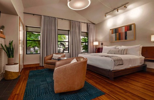 East Cesar Chavez Hotel | Heywood Hotel
