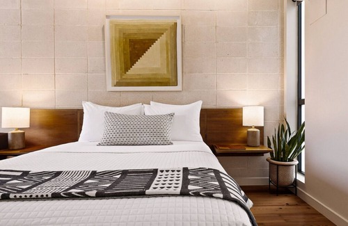 East Cesar Chavez Hotel | Heywood Hotel