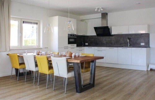 Idskenhuizen House | HFR 266 8 persons water villa