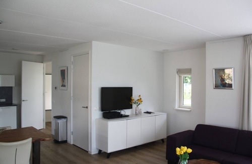Idskenhuizen House | HFR 266 8 persons water villa
