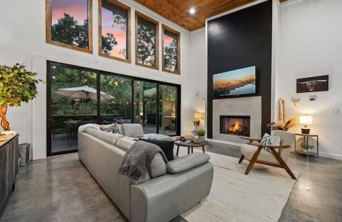 Broken Bow House | HGTV Cabin- 2 Private Acres -Patio Oasis Dogs OK