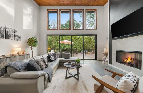Broken Bow House | HGTV Cabin- 2 Private Acres -Patio Oasis Dogs OK