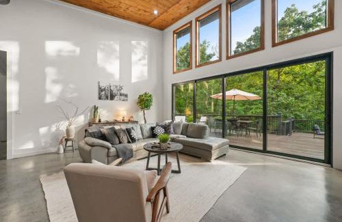 Broken Bow House | HGTV Cabin- 2 Private Acres -Patio Oasis Dogs OK