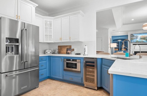 Mayhew Apartment | HGTV Design | Private Dock | Hot Tub | Fire Pit