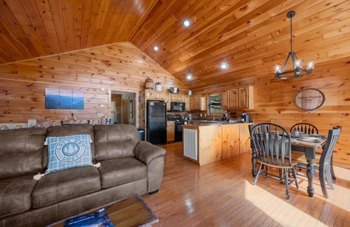 Wears Valley Cabin | HGTV Hot Tub | Game Room + Minutes to National Park