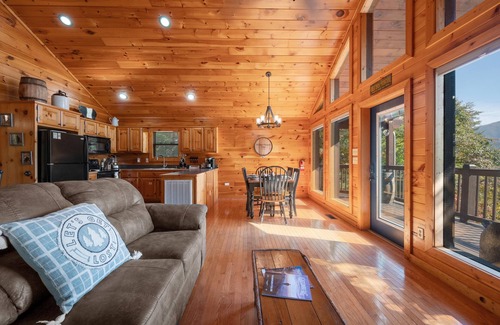Wears Valley Cabin | HGTV Hot Tub | Game Room + Minutes to National Park