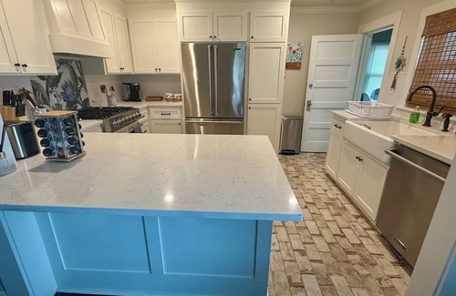 Laurel House | HGTV's Hometown house -Southern Charm 3- only 6 minutes to downtown Laurel!