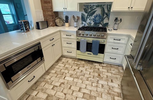 Laurel House | HGTV's Hometown house -Southern Charm 3- only 6 minutes to downtown Laurel!