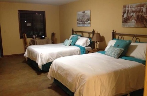 Seymour Hotel | HH Creek Inn