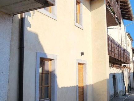 Ajdovscina House | Hiša Manira