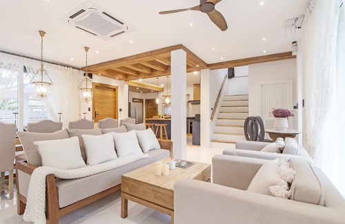 Nong Prue Villa | Hi At Home - 5BR Stylish Villa in Pattaya