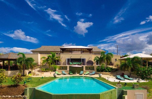 Prospect Villa | Hi-end 7 bedroom luxury villa situated on hilltop with jacuzzi