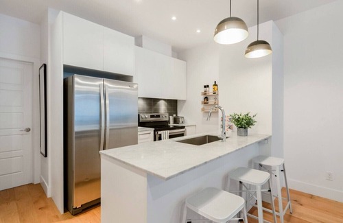 Marconi-Alexandra Apartment | Hi, Stylish Apartment in Little Italy