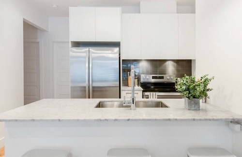 Marconi-Alexandra Apartment | Hi, Stylish Apartment in Little Italy