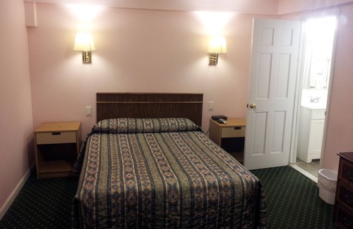 Newington Hotel | Hi-View Motel