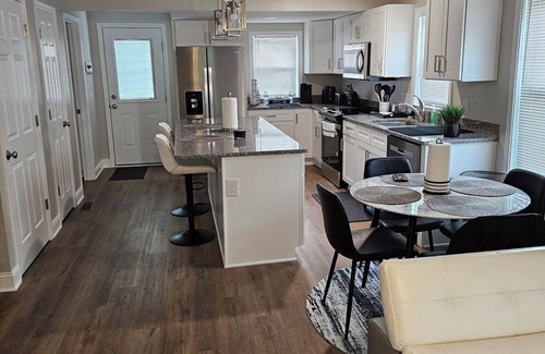 Mount Airy House | Hiatt Rd Farmhouse Charming Remodeled 2-bedroom in lovely Mount Airy on10 acres