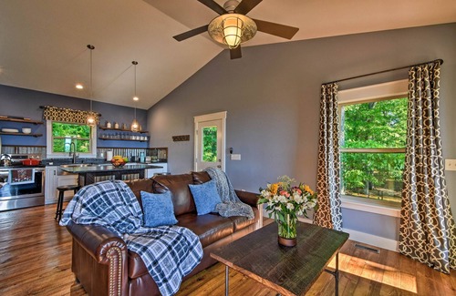 Hiawassee Cabin | Hiawassee Home w/Views < 1 Mi to Lake Chatuge