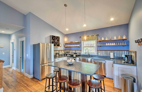 Hiawassee Cabin | Hiawassee Home w/Views < 1 Mi to Lake Chatuge