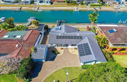 Port Macquarie House | Hibbard Waterfront Escape - 46 Hibbard Dr