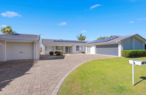 Port Macquarie House | Hibbard Waterfront Escape - 46 Hibbard Dr