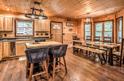 Williamstown Other | Hibernation Station - Pet Friendly | Hot Tub | Fire Pit | Pool Table & Arcade Games
