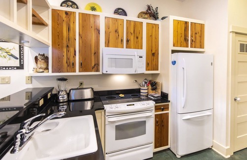 Grayton Beach Bed & Breakfast | Hibiscus Coffee & Guesthouse