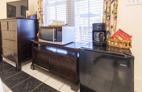 Grayton Beach Bed & Breakfast | Hibiscus Coffee & Guesthouse