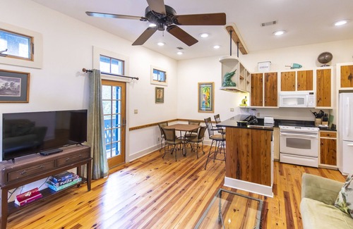 Grayton Beach Bed & Breakfast | Hibiscus Coffee & Guesthouse