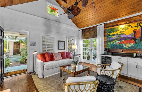 Historic Seaport Cottage | ~Hibiscus Cottage~ Adults Only cottage near Duval with shared pool