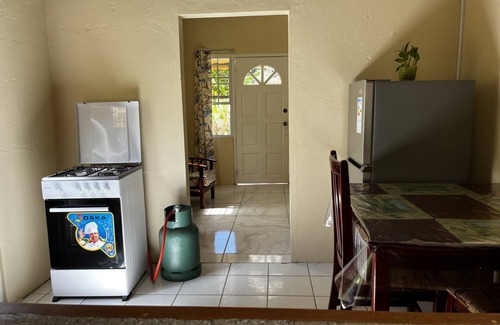 Calvigny Cottage | Hibiscus Cottage Cheerful Home