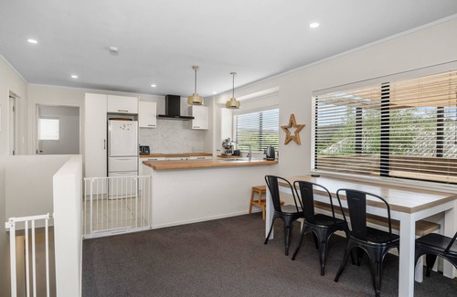 Hatfields Beach House | Hibiscus Hideaway - Orewa Beach Holiday Home