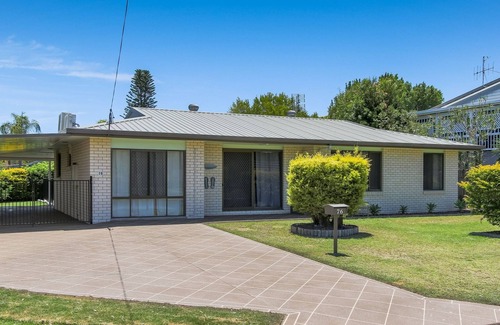 Urangan House | Hibiscus Holiday Home