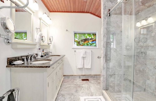 Fort Myers River District House | Hibiscus House Bed & Breakfast Inn Turtle Room Bed-ADA