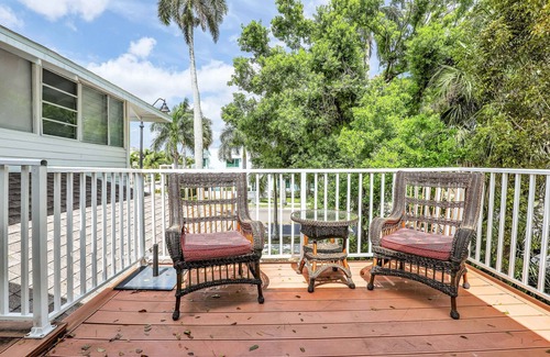 Fort Myers River District House | Hibiscus House Bed & Breakfast Seashell Room