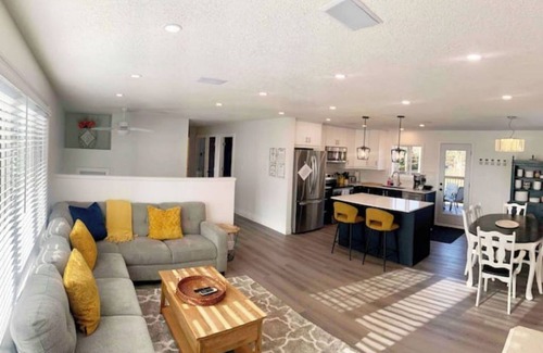 Stratford House | Hibiscus House is Minutes to Charlottetown!