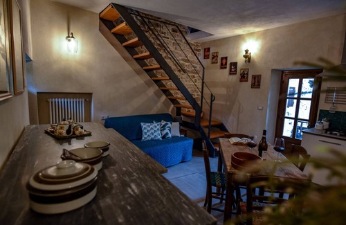 Castino House | Hibiscus of Gautier, suggestive small house with private garden in a medieval village