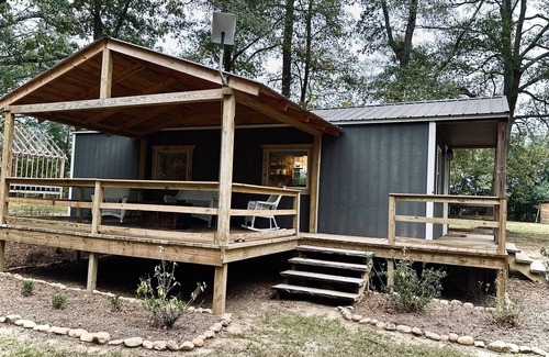 Cedar Bluff Cabin | Hickory Cabin @ Little River Hideout - Cozy tiny home right on Little River