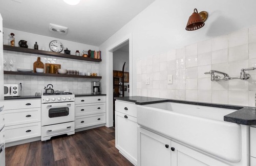 Oshkosh House | Hickory Hideaway-2 Bedroom with Lakeviews