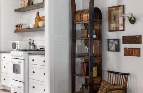 Oshkosh House | Hickory Hideaway-2 Bedroom with Lakeviews