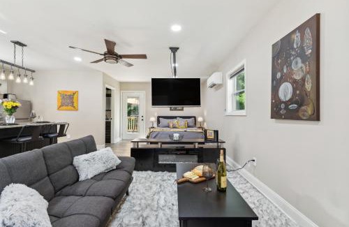 Hickory Apartment | Hickory Hideaway Patio Paradise with Community Pool