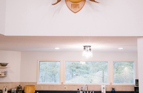 Bluff City House | Hickory Hill Round House: Indoor POOL, mins from South Holston River, with view