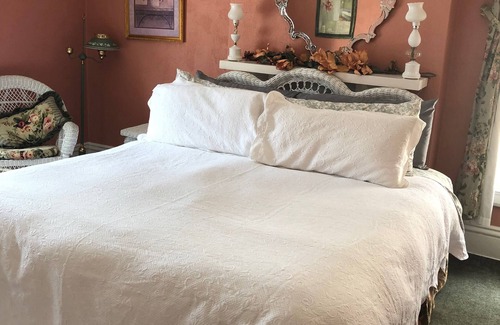 Anaconda Bed & Breakfast | Hickory House Inn