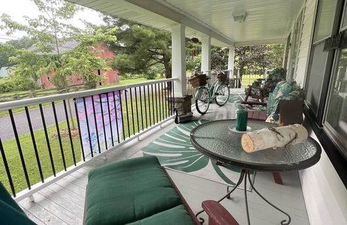 Shore House | Hickory Shores Wildlife Preserve. Kayak, fish, hike, bike trail & wineries.