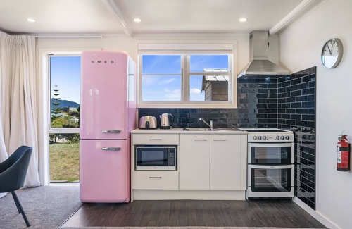 Waikanae House | Hicks Haven - Waikanae Beach Holiday Studio