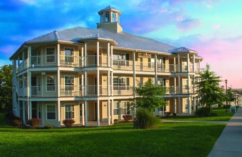 Branson Condo | HICV Holiday Hills Resort studio unit Friday check-in