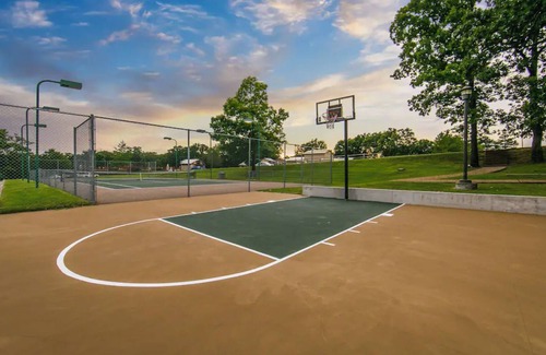 Branson Condo | HICV Holiday Hills Resort studio unit Saturday check-in